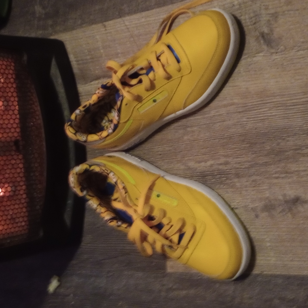 Reebok classic minion shoes